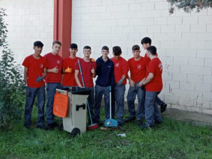 Ciclo Básico Automoción comprometido con la jardinería y limpieza del centro dentro del programa ALDEA