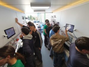 ¡El futuro de la automoción sobre ruedas! Innovación y tecnología STEAM con Electrude